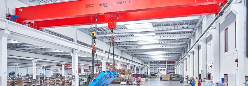 Safely turning heavy parts with Universal Cranes